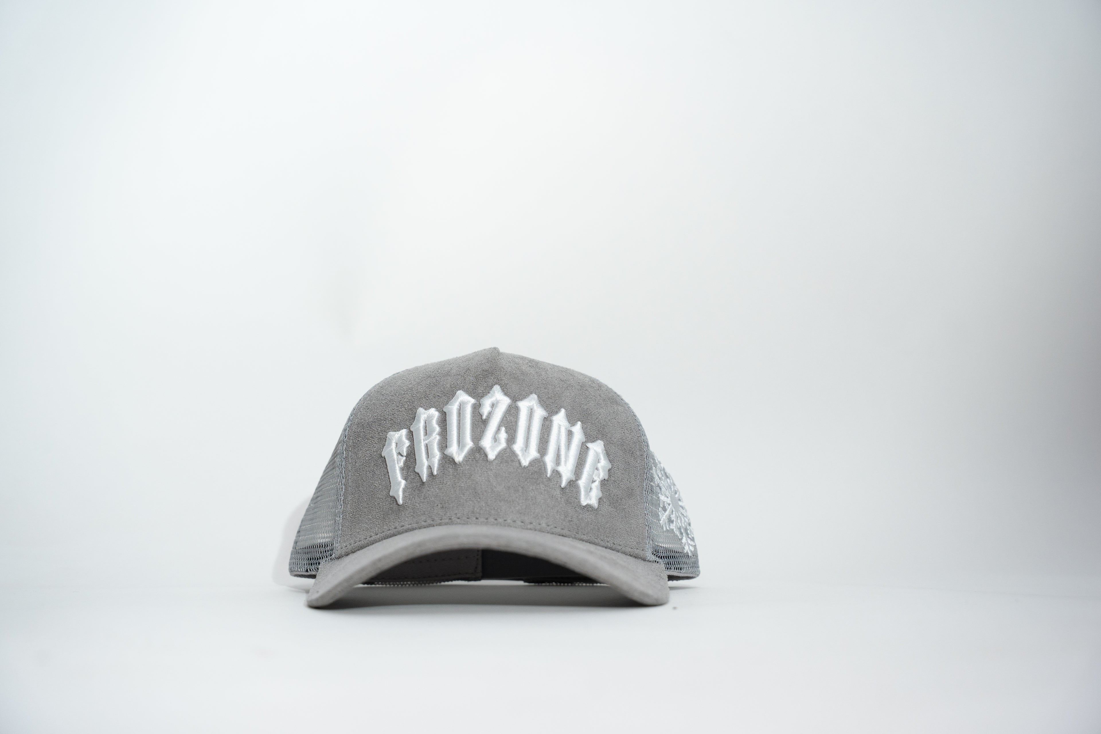FROZYWRLD TRUCKER HAT